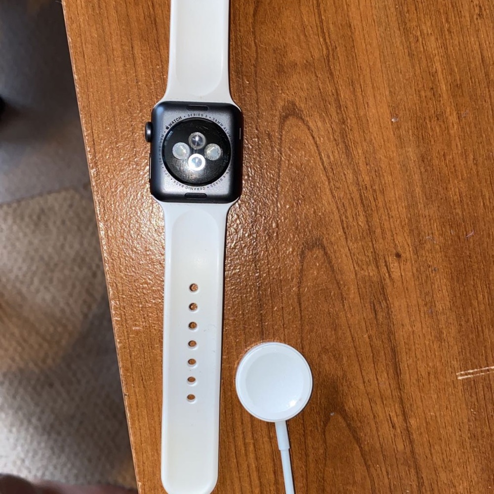 Series 3 Apple Watch - Picture 3 of 4